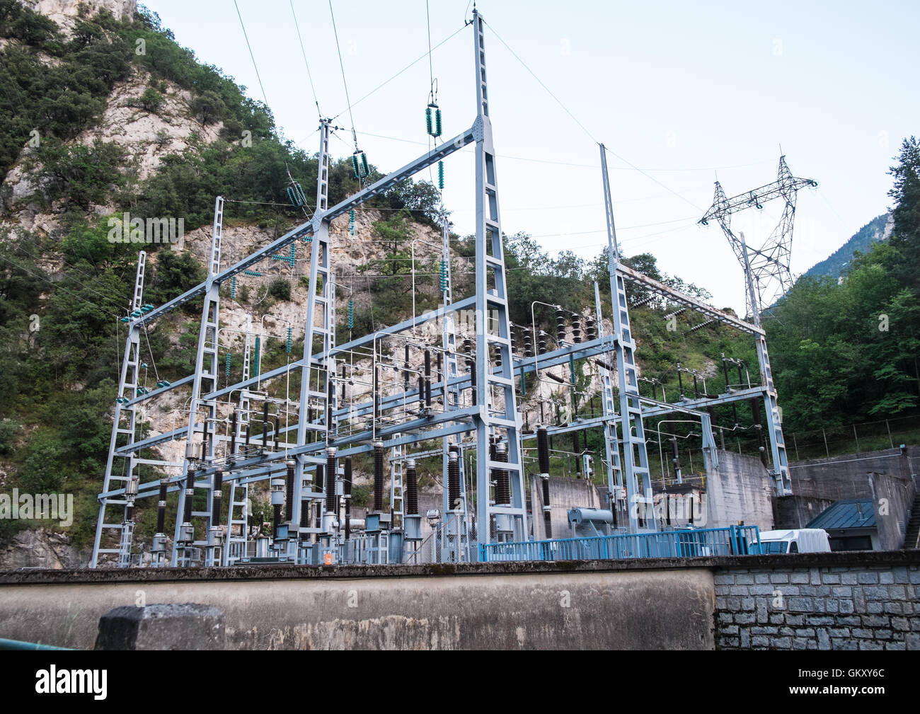 EDF (Electricité de France) Électricité de France Hydro Power Station à côté de la route D117 dans les gorges de la Pierre Lys, Aude. Banque D'Images