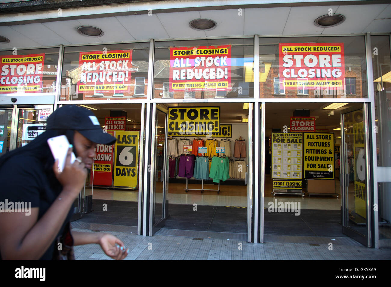 Wood Green, Londres, Royaume-Uni - 23 août 2016 - six jours, comme BHS (British Home Stores) store à Wood Green se prépare à fermer. Bois branche verte sera l'un des derniers à fermer le 28 août 2016. Credit : Dinendra Haria/Alamy Live News Banque D'Images