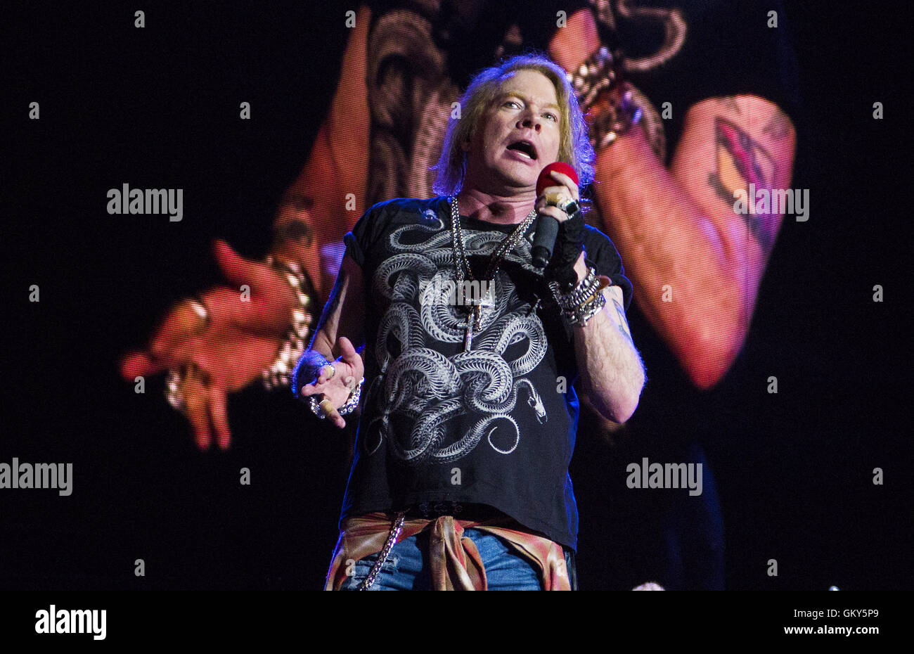 San Diego, CA, USA. Août 22, 2016. Axl Rose du groupe Guns N' Roses lors du spectacle le spectacle final de la bande n'est pas dans cette vie d'Amérique du Nord à Qualcomm Stadium de San Diego, CA. Credit : KC Alfred/ZUMA/Alamy Fil Live News Banque D'Images