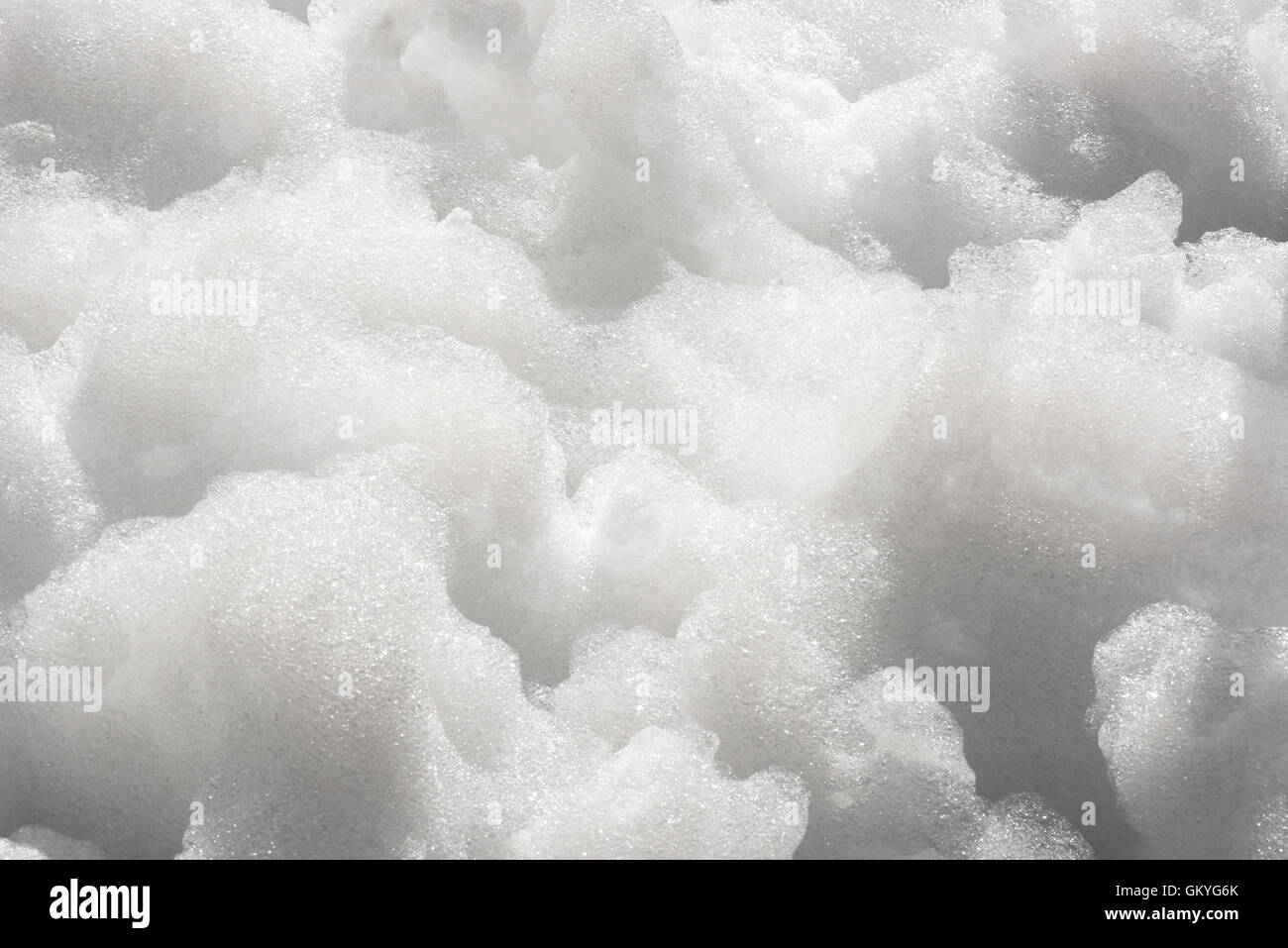 Close up detail de l'épaisse mousse savonneuse blanc bulles dans une texture de fond plein cadre Banque D'Images