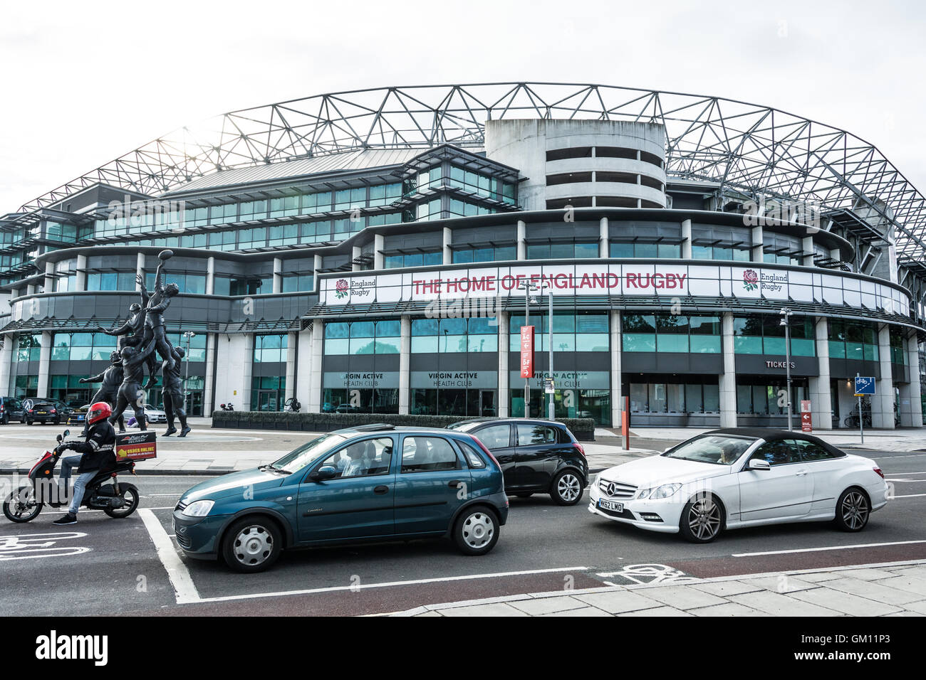 Trafic à l'extérieur du Home of England Rugby, stade de rugby de Twickenham, Londres, Angleterre, Royaume-Uni Banque D'Images