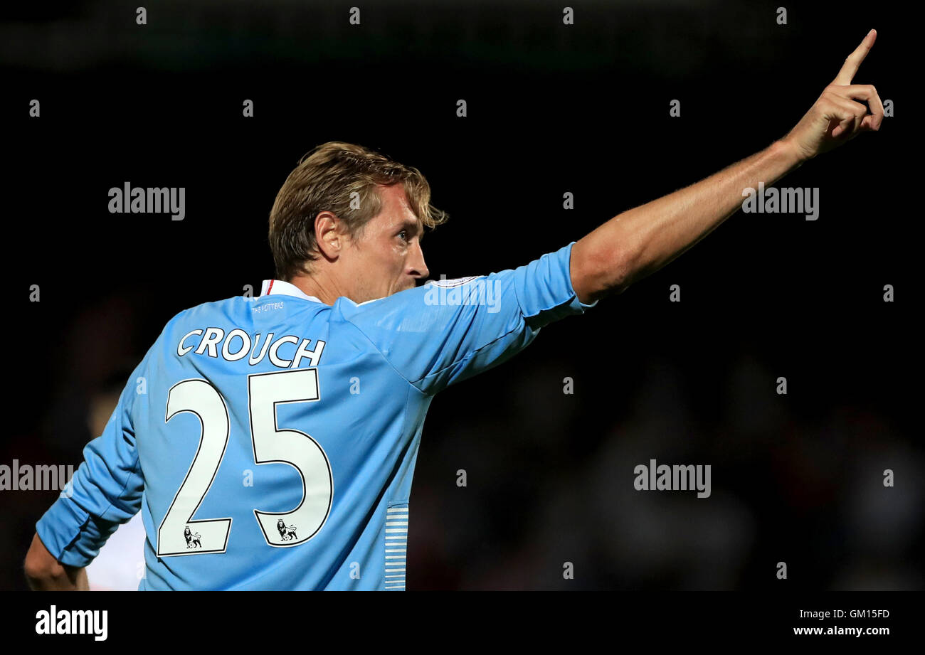 Stoke City's Peter Crouch célèbre marquant son troisième but de côtés du jeu pendant l'EFL Cup, Deuxième tour au stade Lamex, Stevenage. Banque D'Images