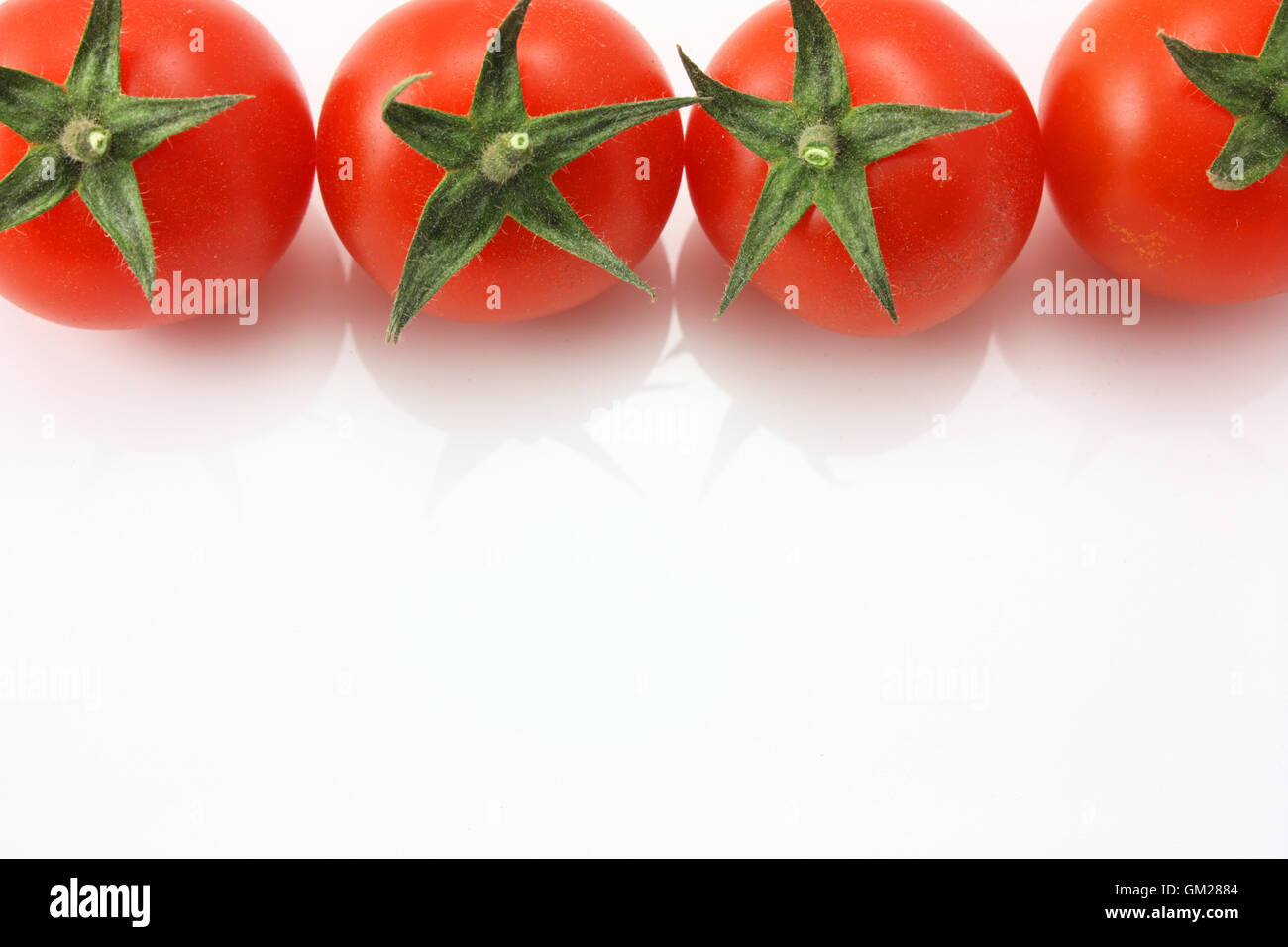 Tomates en grappes sur le bord supérieur, copy space Banque D'Images