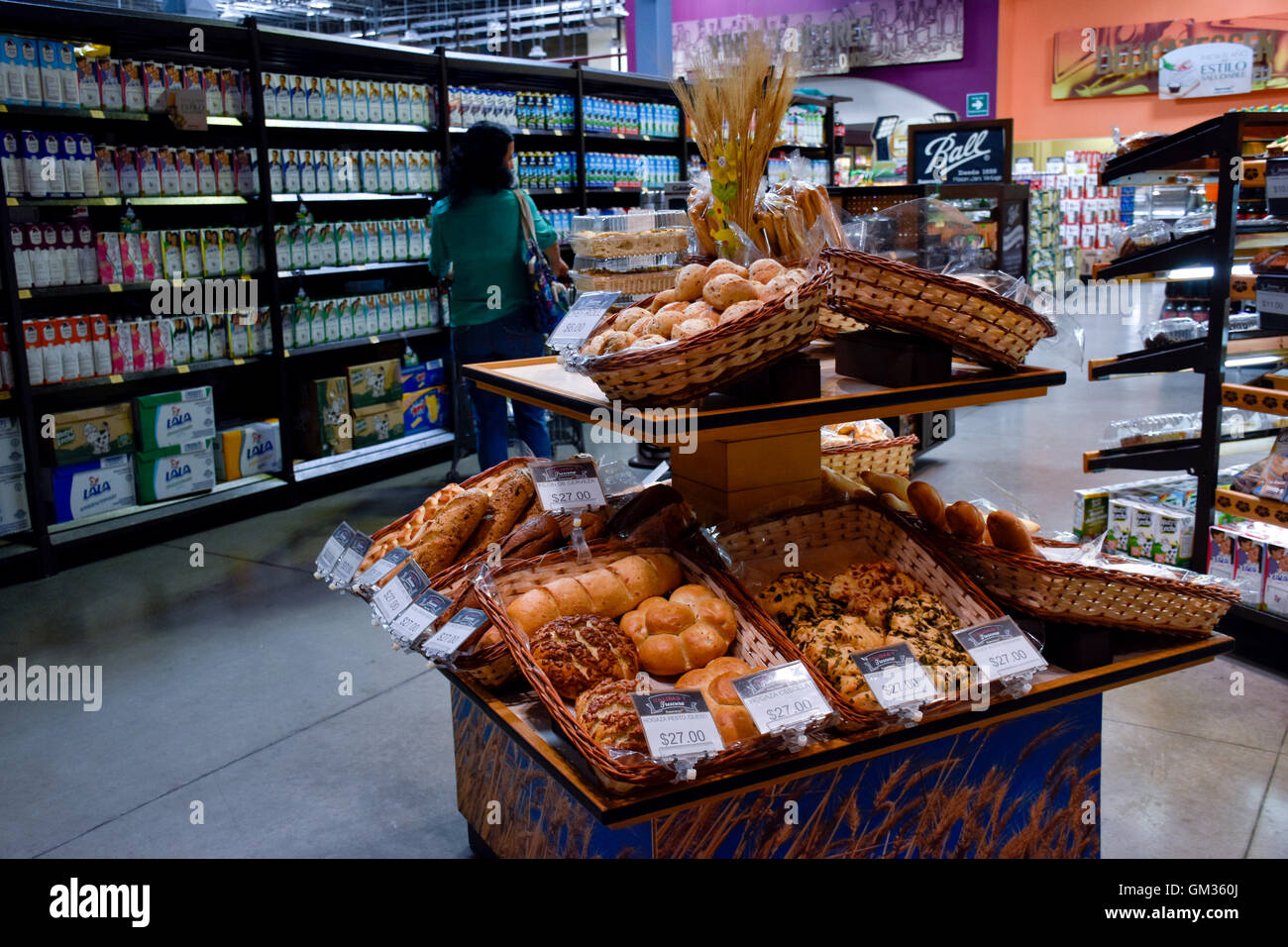 L'épicerie Superama s'appelle maintenant Walmart Express à Acapulco, au Mexique.On peut commander en ligne et faire livrer les choses. Banque D'Images