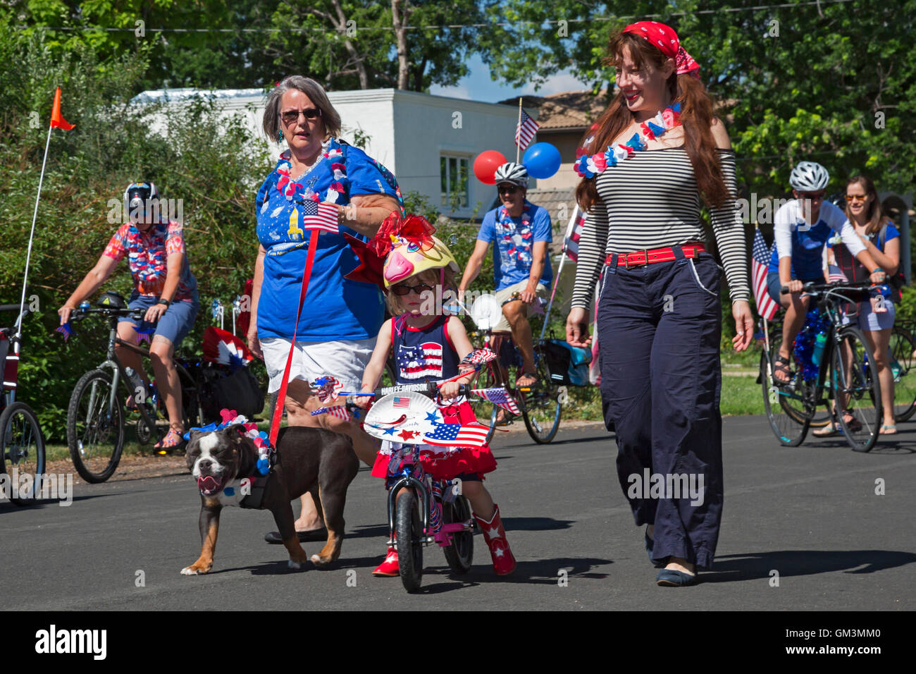 Aspen, Colorado - Les résidants s'habiller en rouge, blanc et bleu pour un défilé le 4 juillet. Banque D'Images
