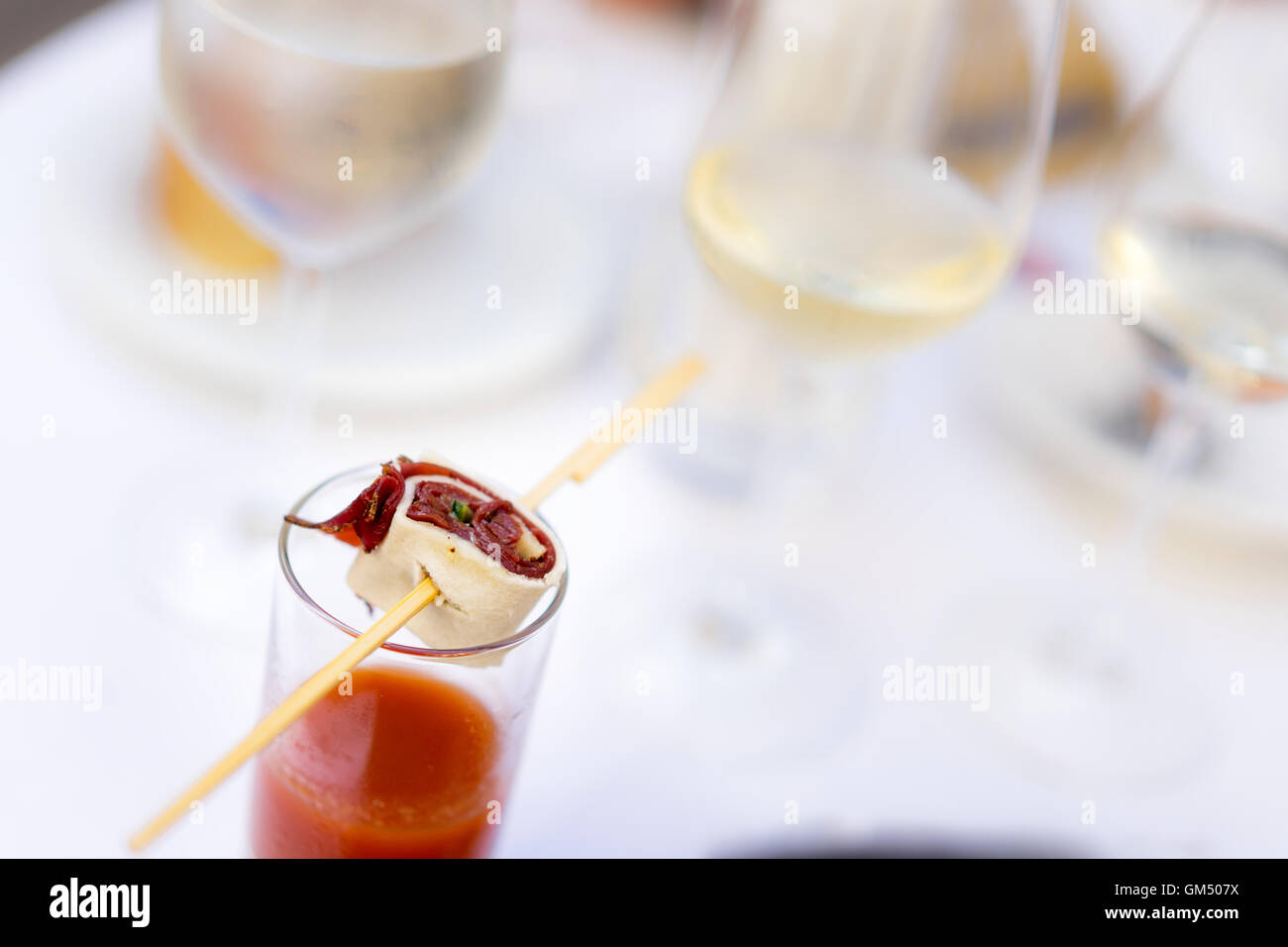 Apéritif avec gaspacho styrienne de boeuf fumé à la longue table - Lange der Tafel Genusshauptstadt Graz Banque D'Images