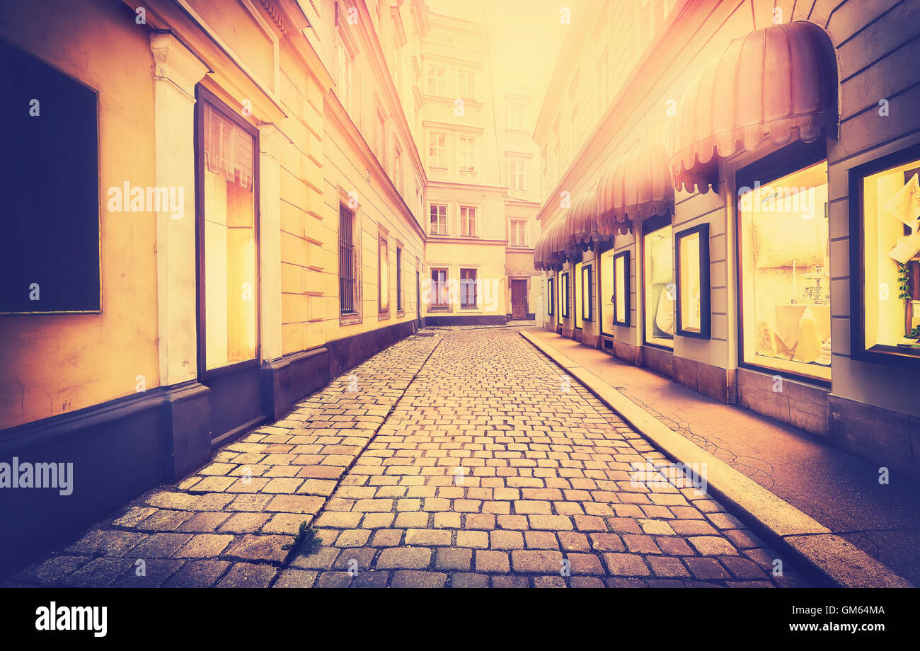 Tons vintage photo d'une rue étroite en effet vieux film, Vienne, Autriche. Banque D'Images