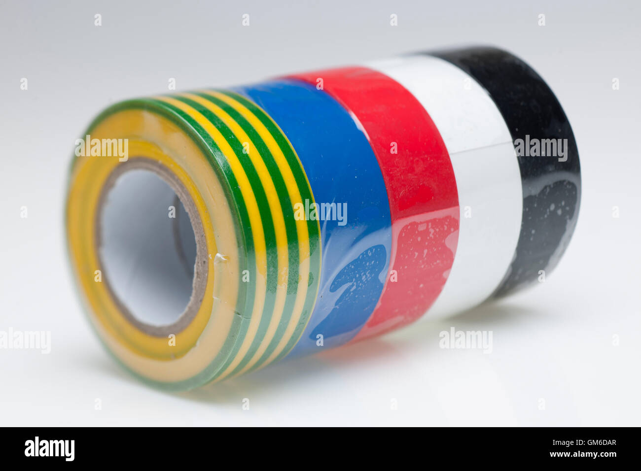 Lot de 5 ruban d'isolation électrique bricolage multicolore Banque D'Images
