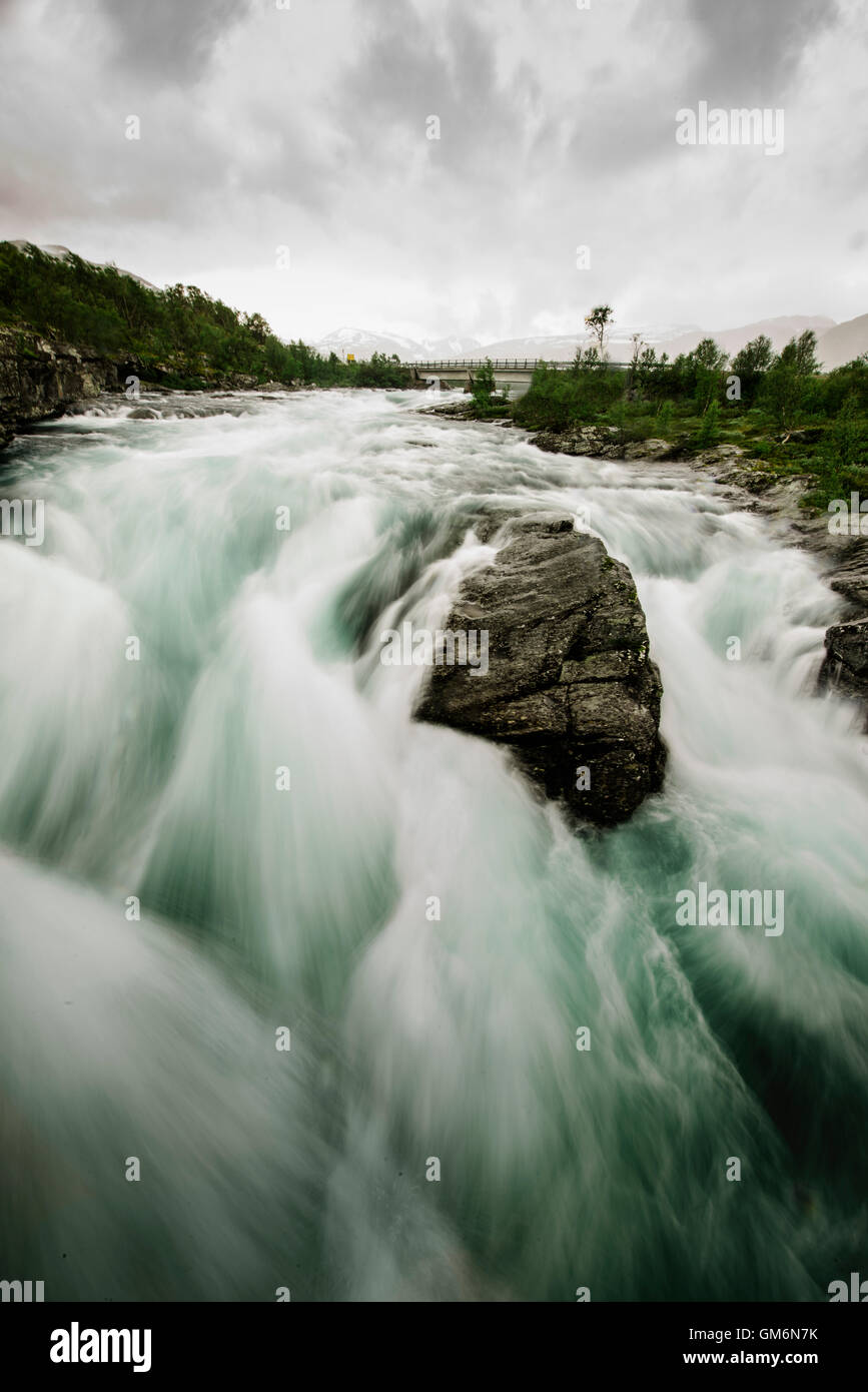 Le parc national de Jotunheimen de Norvège. Cascade sur la rivière Sjoa Banque D'Images