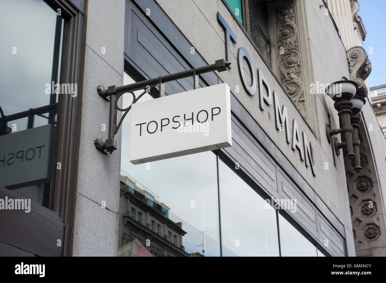 Topshop et Topman signe sur Oxford Street, London, UK Banque D'Images