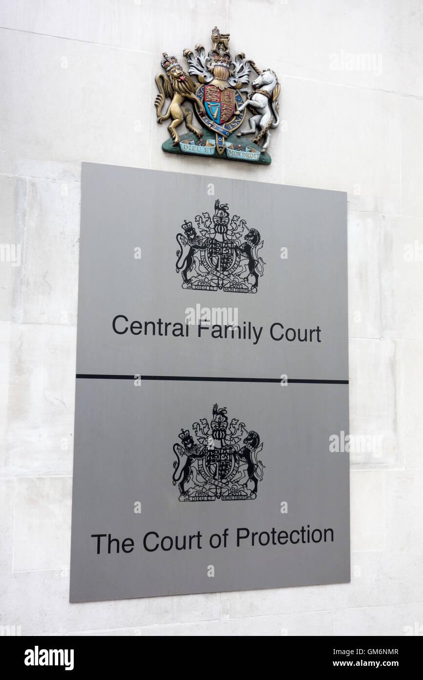 Enseigne à l'extérieur de la famille centrale et la Cour de protection, la Première Avenue House, High Holborn, London, UK Banque D'Images