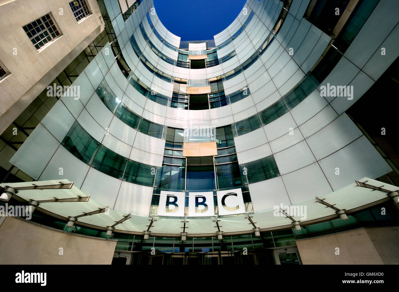 Londres, Angleterre, Royaume-Uni. BBC Broadcasting House, l'entrée dans le nouveau bâtiment Banque D'Images