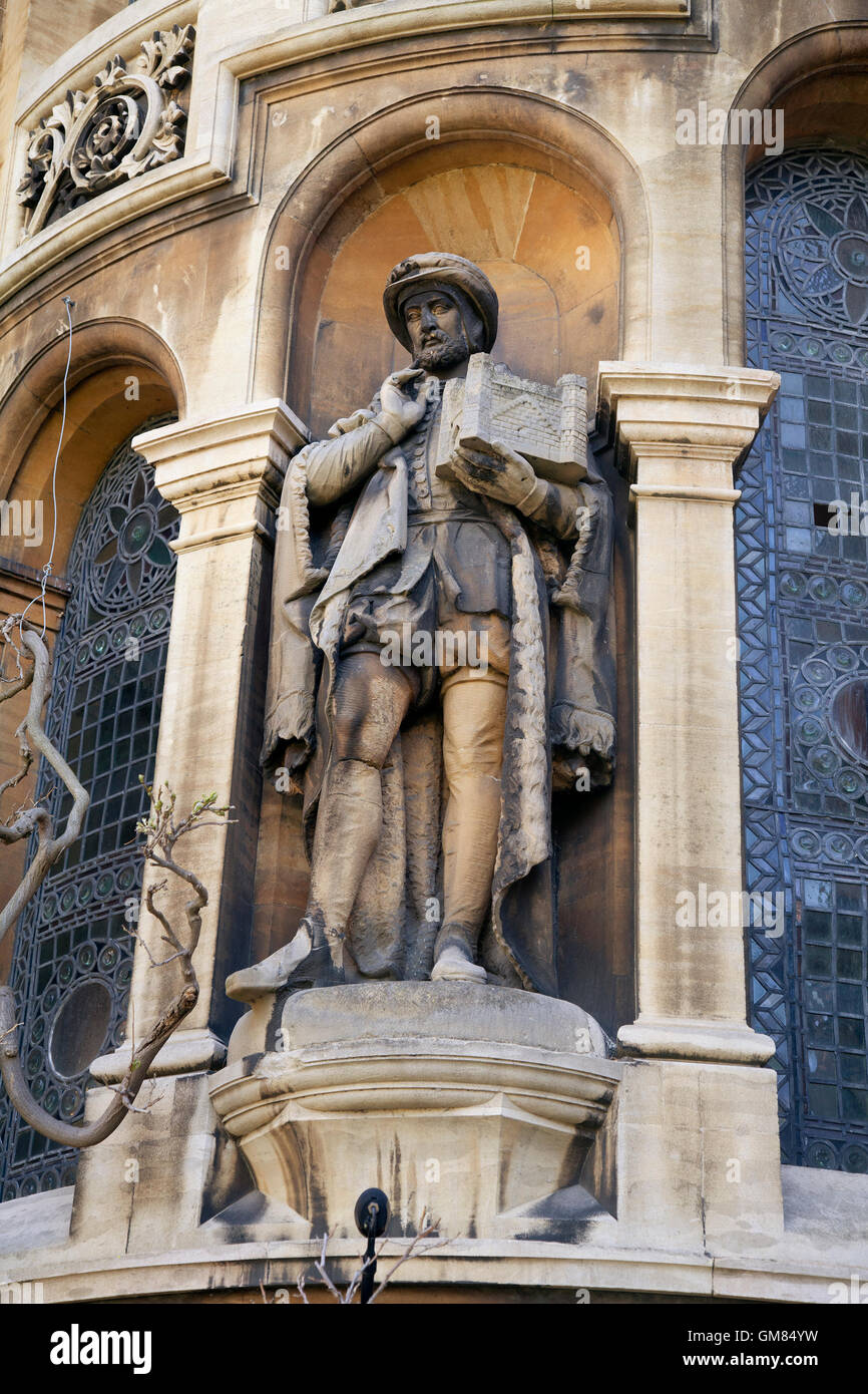 Gonville & Caius College l'une des nombreuses universités de la ville, Statue de Stephen Perse d'universitaires et d'philantrop Banque D'Images