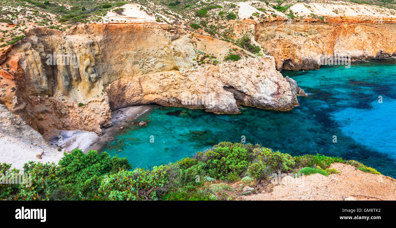 Turquoise sauvages plages de Grèce - île de Milos, Cyclades, Tsigardo beach Banque D'Images