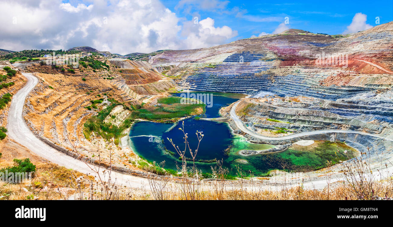 Mines de minéral unique en île de Milos, Cyclades, Grèce Banque D'Images