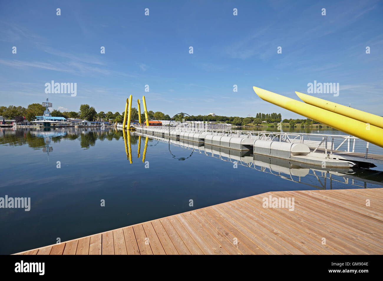 Ponte Cagrana ponton dans tout nouveau Danube à Vienne, Autriche. Banque D'Images