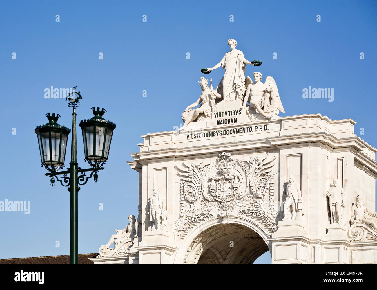 Détail de la Rua Augusta de triomphe, représentant l'allégorie féminine de la Victoire récompensant la bravoure et le génie, à Lisbonne, Portugal Banque D'Images