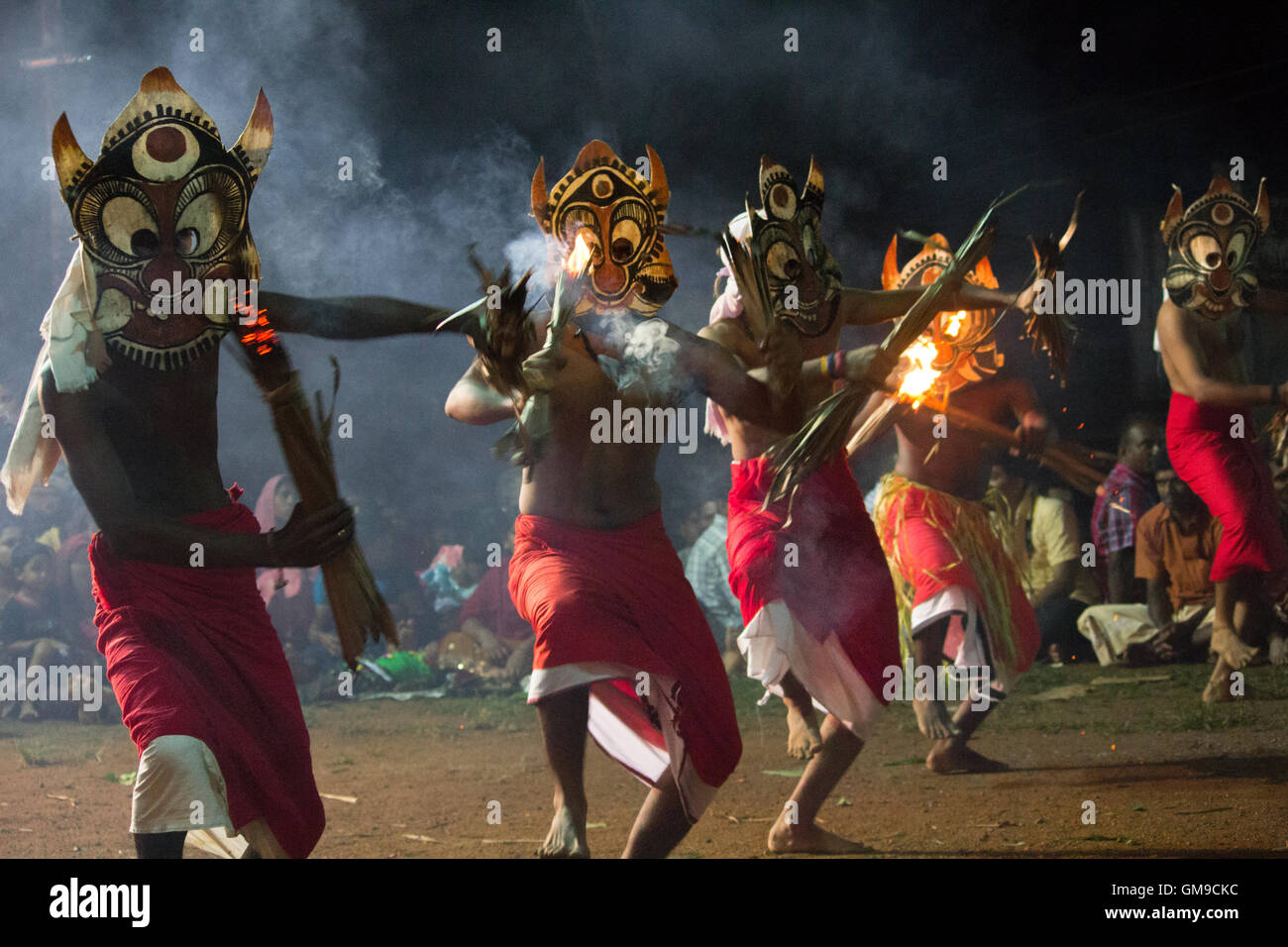 Padayani- danse folklorique et traditionnelle art rituel à partir de la partie centrale de l'état indien du Kerala. Banque D'Images