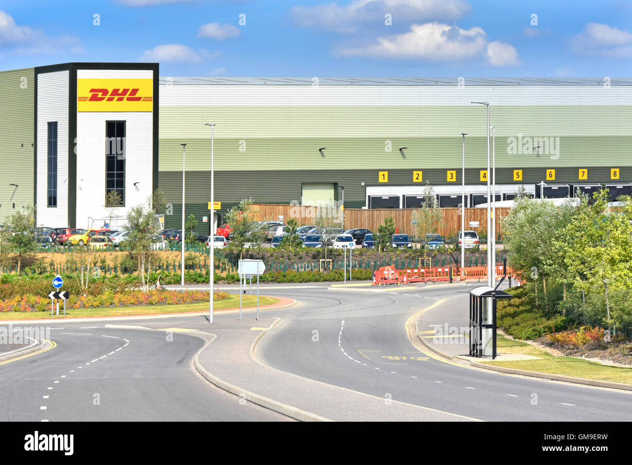 DHL Logistics entrepôt de distribution moderne sur Rugby Gateway développement central dans le centre de l'Angleterre proche de l'autoroute M6 relie Warwickshire Angleterre Royaume-Uni Banque D'Images DHL Logistics entrepôt de distribution moderne sur Rugby Gateway développement central dans le centre de l'Angleterre proche de l'autoroute M6 relie Warwickshire Angleterre Royaume-Uni Banque D'Images