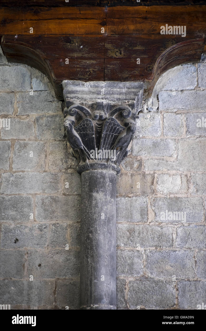 Capitales de l'atrium de la façade sud de la cathédrale de Jaca Banque D'Images