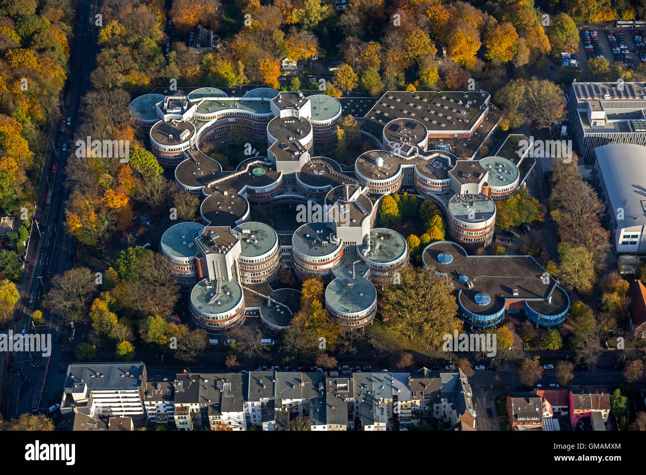 Vue aérienne de l'Université d'Essen-Duisburg, université de Duisburg, Duisburg, Allemagne, boîtes de biscuits à l'automne, antenne Banque D'Images