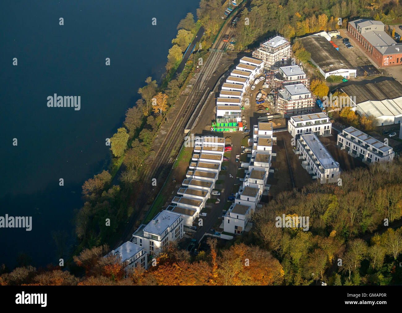 Vue aérienne, développement immobilier Seebogen Essen-Kupferdreh, nuages d'automne sur le centre d'Essen, vue aérienne de Essen, Ruhr Banque D'Images