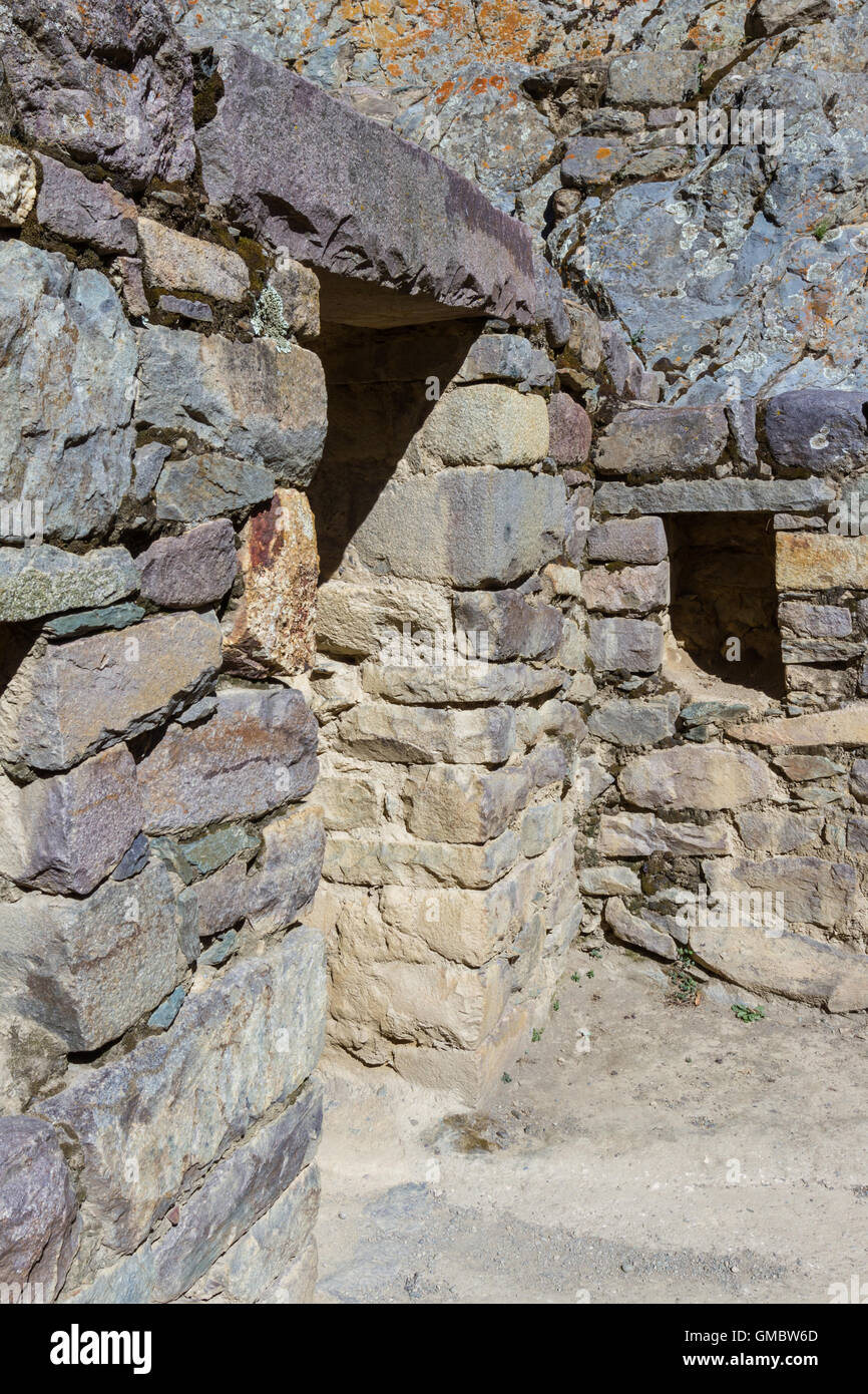 Rock forteresse construite au temps de l'Inca à Ollantaytambo Pérou Banque D'Images