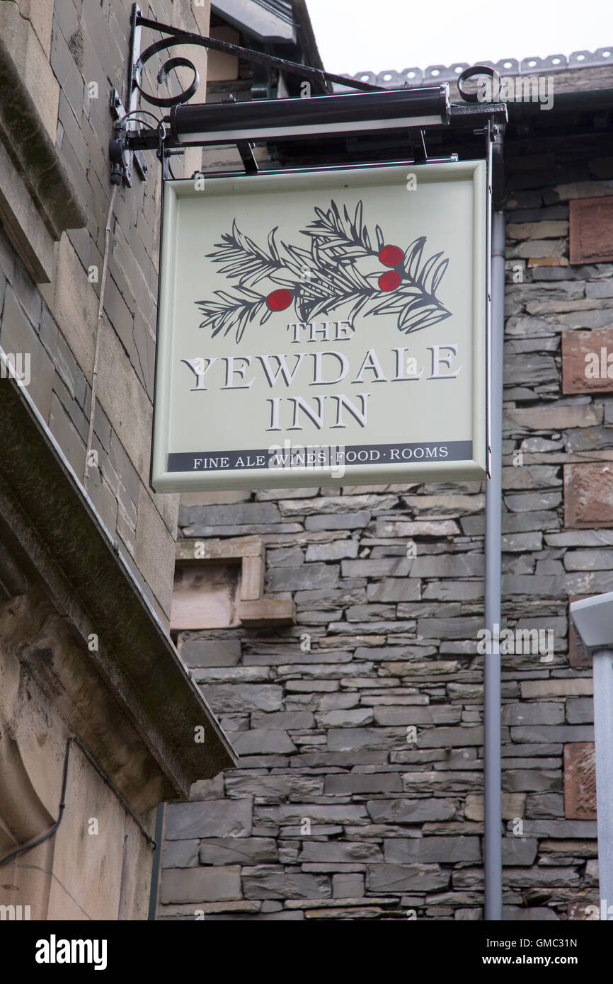 Yewdale Inn enseigne de pub, Coniston ; Lake District ; Angleterre ; UK Banque D'Images