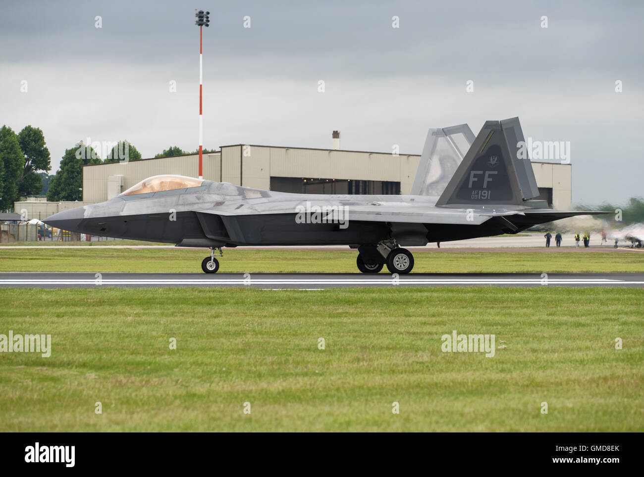 Un Lockheed Martin F-22 Raptor Stealth Fighter attend sur la piste à Fairford juste avant de prendre congé pour l'affichage à l'RIAT Banque D'Images