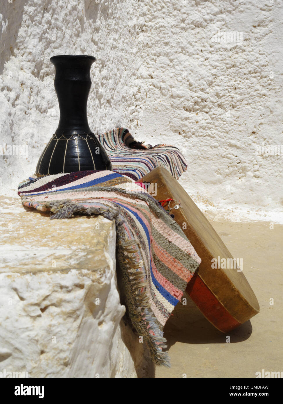 Tambours rituels berbères à Matmata, Tunisie Banque D'Images