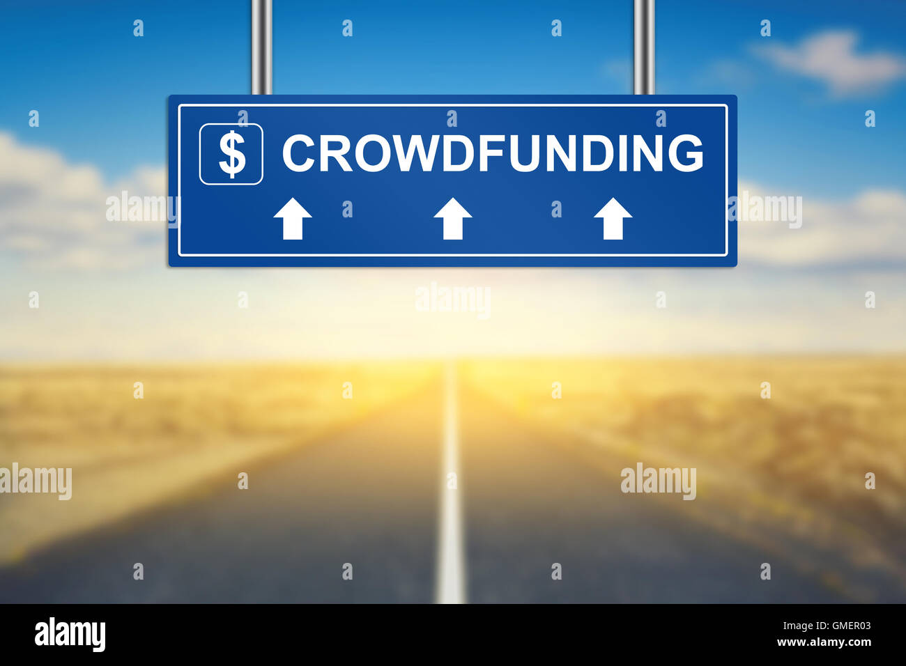 Mots crowdfunding sur blue road sign avec arrière-plan flou Banque D'Images