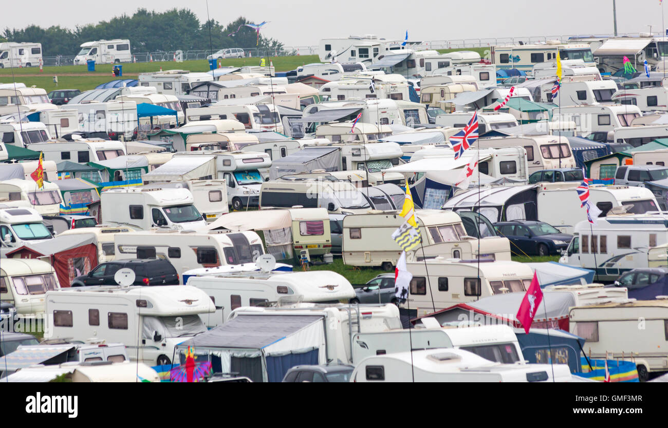 Tarrant Hinton, Blandford, Dorset, UK. 25 août, 2016. Les visiteurs affluent à Tarrant Hinton pour la première journée de la Grande Vapeur Dorset juste. L'événement se déroule jusqu'à lundi et devrait attirer 200 000 visiteurs avec les showground, couvrant plus de 600 acres. Beaucoup de caravanes et mobile home propriétaires utilisent le camping installations pour un séjour de plus. Credit : Carolyn Jenkins/Alamy Live News Banque D'Images