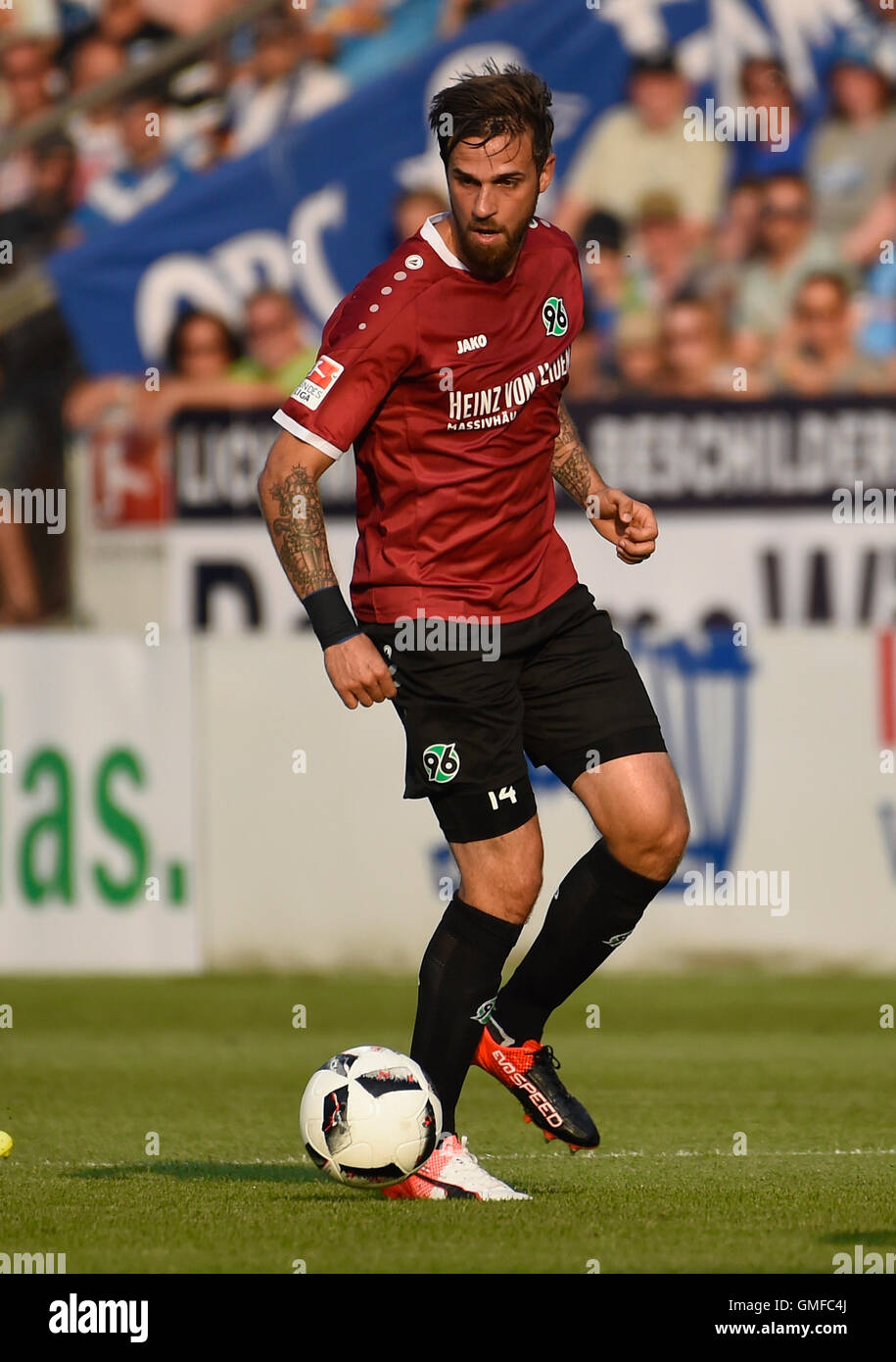 Bochum, Allemagne. Août 26, 2016. 2e saison de la Bundesliga, 2016/2017, journée 3, VfL Bochum 1848 - Hanovre 96 : Martin Harnik (Hannover) contrôle la balle. Credit : Juergen Schwarz/Alamy Live News Banque D'Images