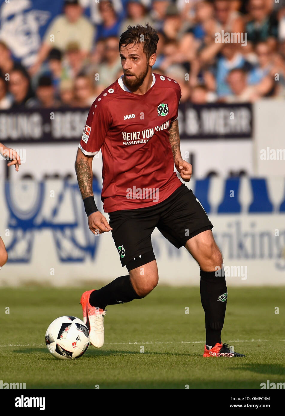 Bochum, Allemagne. Août 26, 2016. 2e saison de la Bundesliga, 2016/2017, journée 3, VfL Bochum 1848 - Hanovre 96 : Martin Harnik (Hannover) contrôle la balle. Credit : Juergen Schwarz/Alamy Live News Banque D'Images