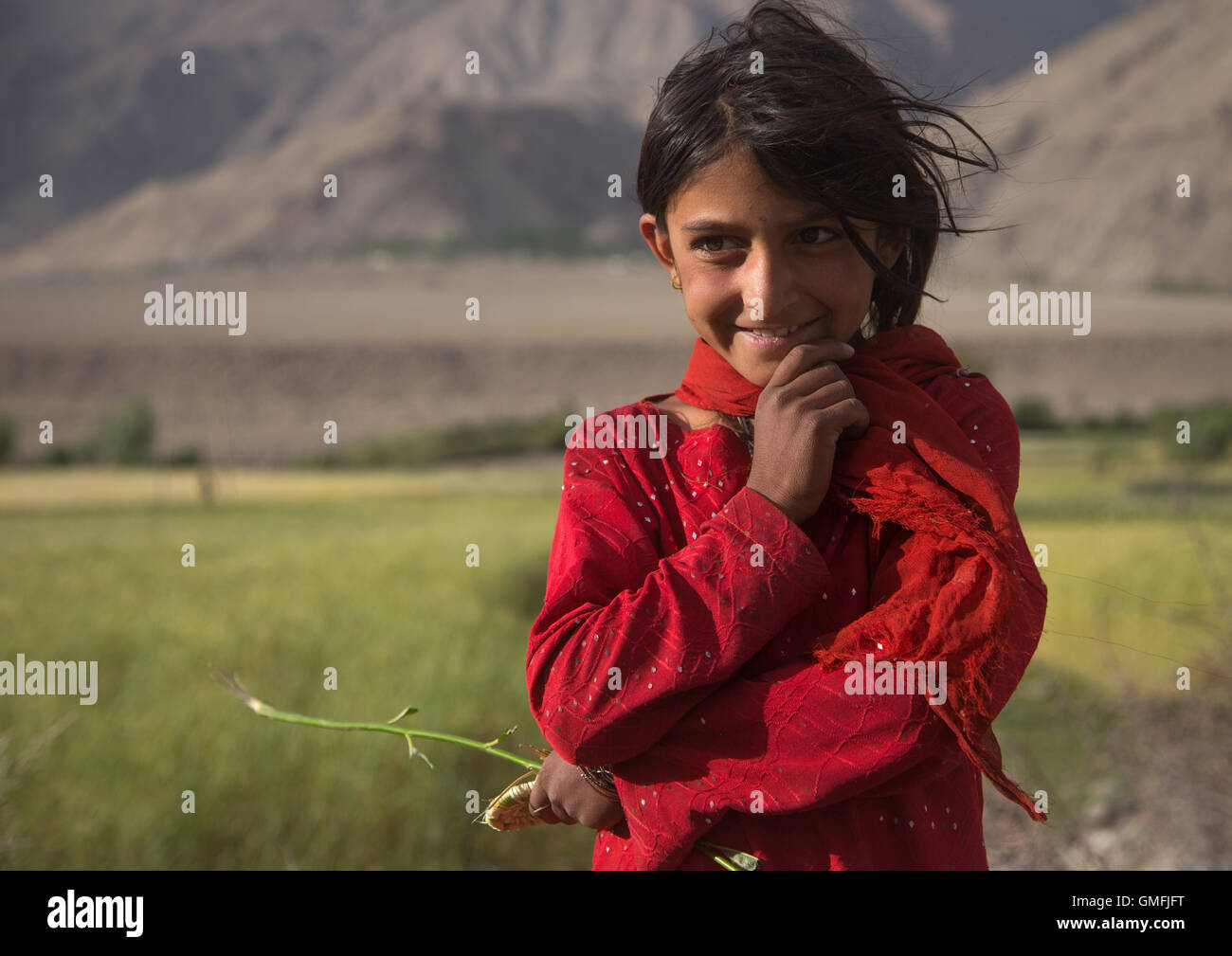 Portrait of a smiling fille afghane, la province de Badakhshan, Qazi deh,  Afghanistan Photo Stock - Alamy
