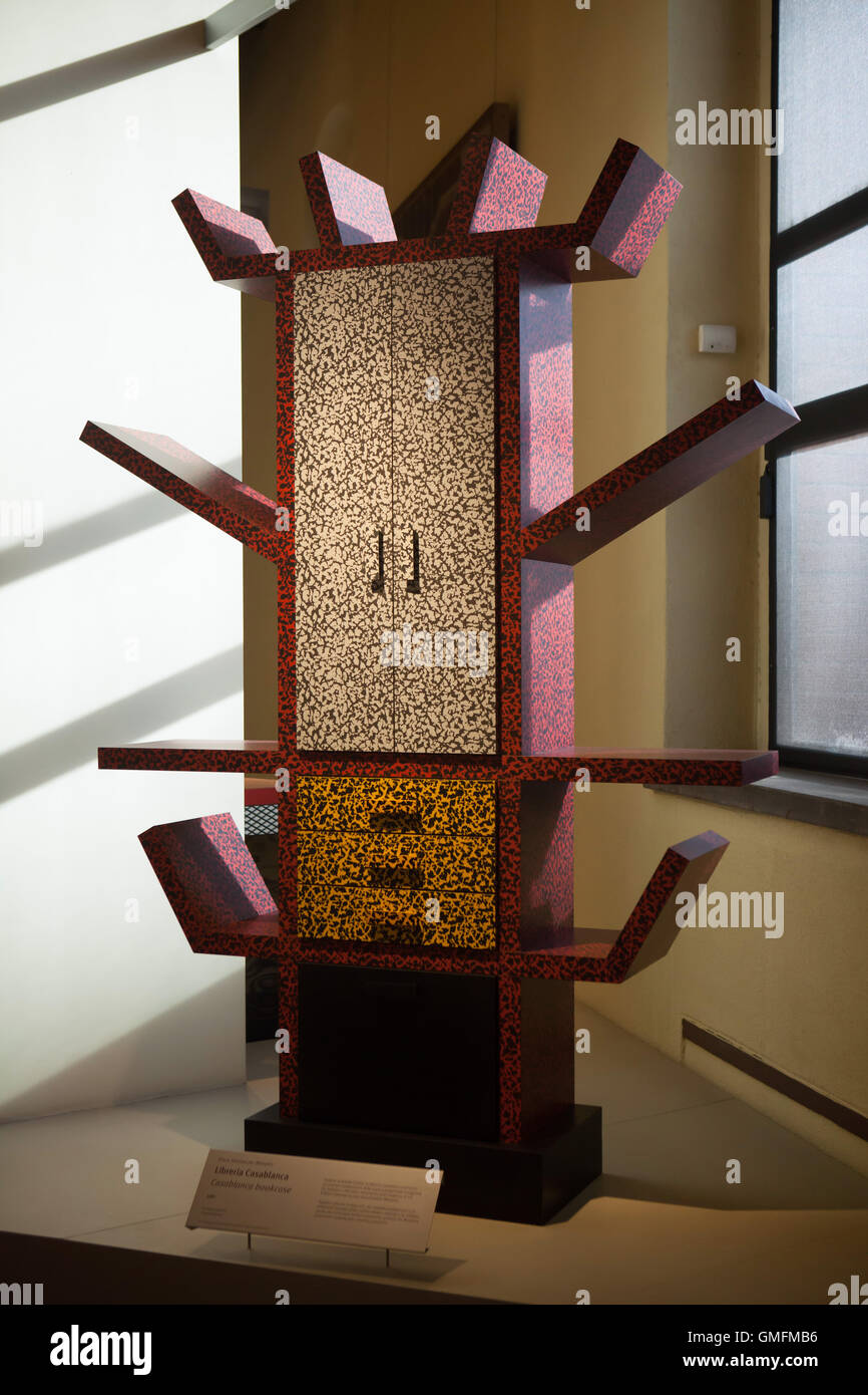 Bibliothèque de Casablanca (1981) conçu par le designer italien Ettore Sottsass, exposés dans le musée d'arts appliqués dans le château des Sforza à Milan, Lombardie, Italie. Banque D'Images