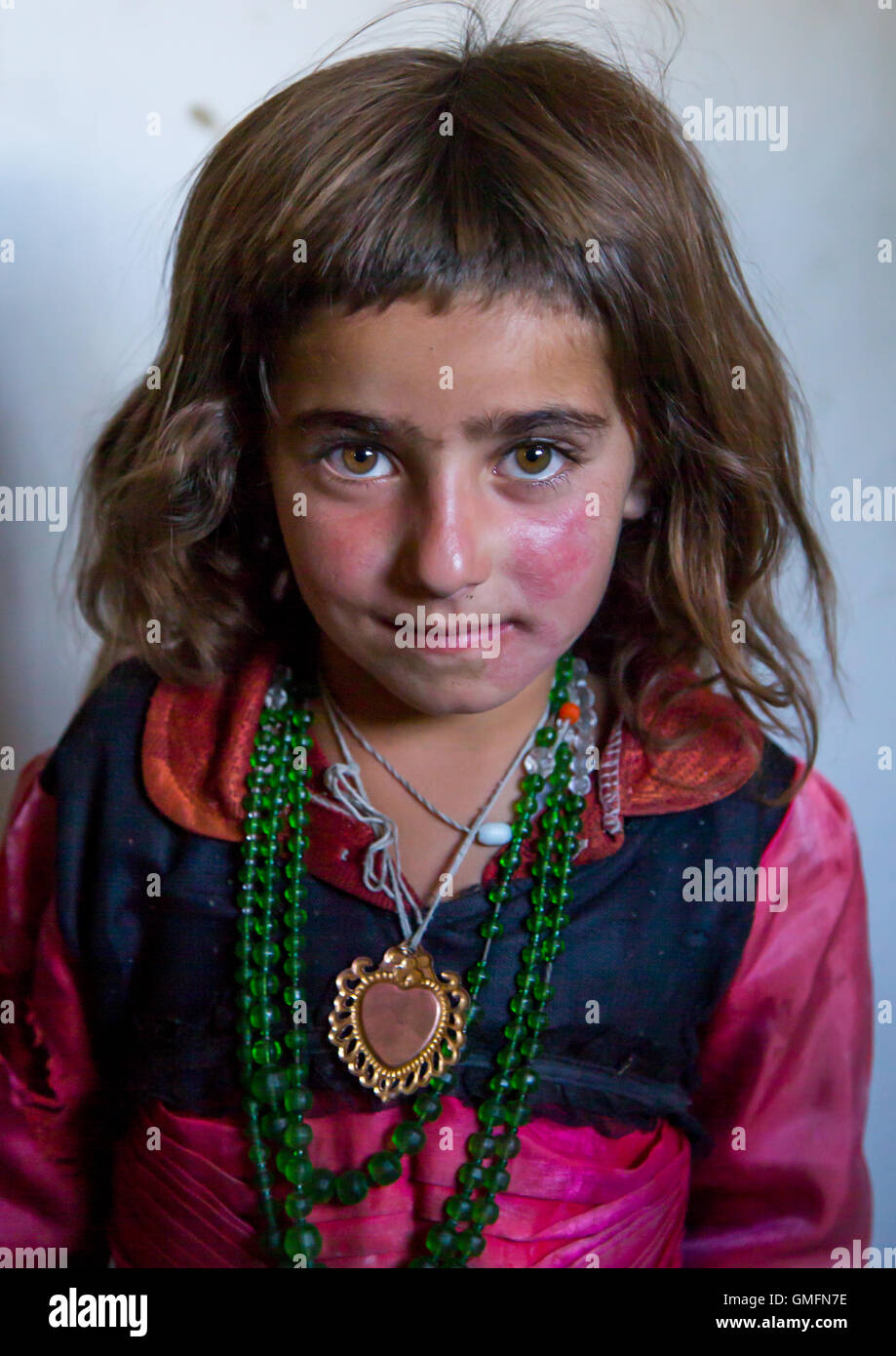 Portrait d'une fillette afghane avec cheecks rouge, la province de Badakhshan, Afghanistan, Khandood Banque D'Images