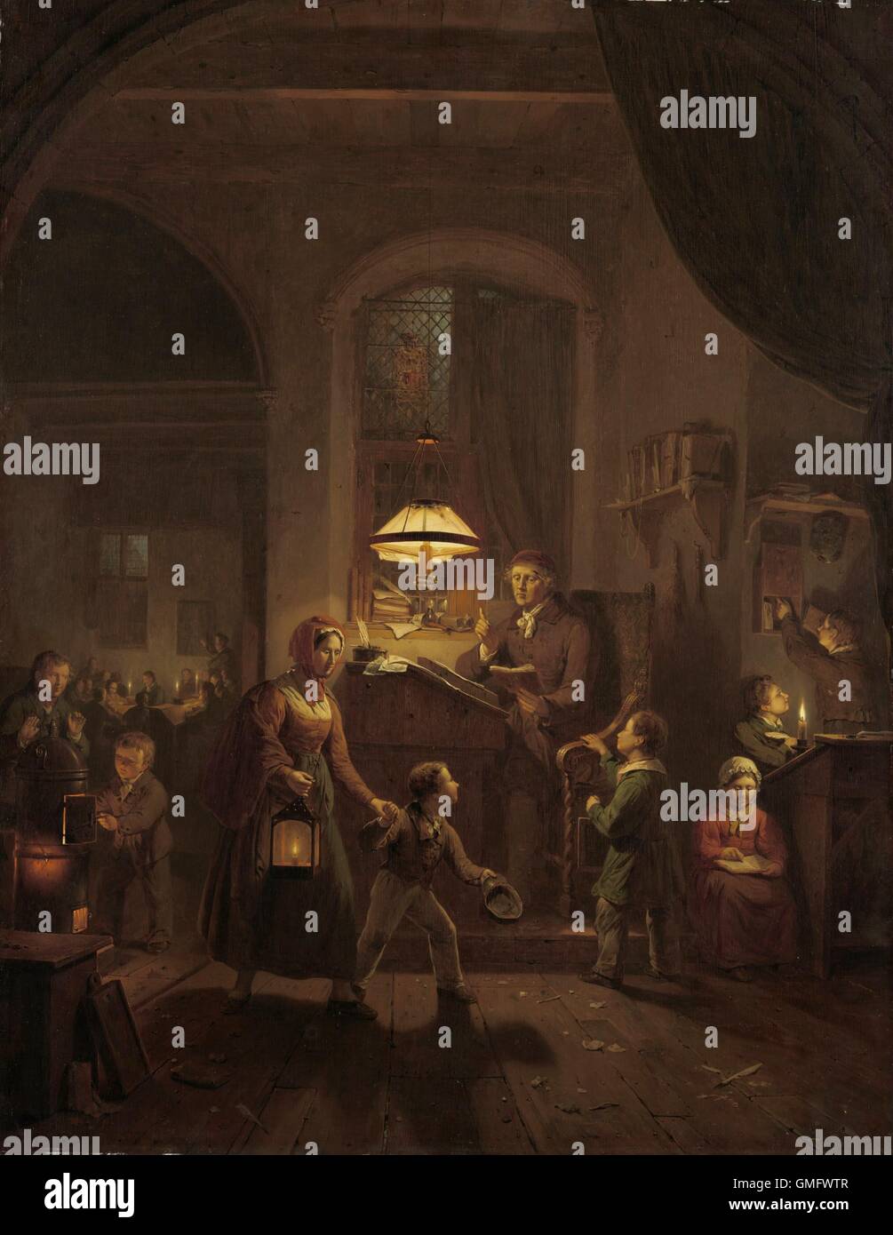 L'école du soir, par George Gillis Haanen, 1835, la peinture hollandaise, huile sur panneau. Une mère avec une lanterne amène son fils à l'école où d'autres garçons et une fille lire à la chandelle. L'instituteur est à son bureau. À gauche deux garçons réchauffer par une cuisinière, et dans l'arrière-plan est la classe d'élèves plus âgés. (BSLOC 2016 1 82) Banque D'Images
