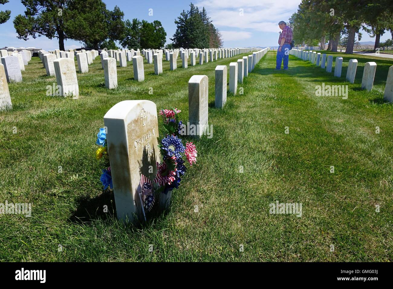 Pierres tombales militaires alignés, Custer National Cemetery, Little Bighorn Battlefield National Monument, Montana Banque D'Images