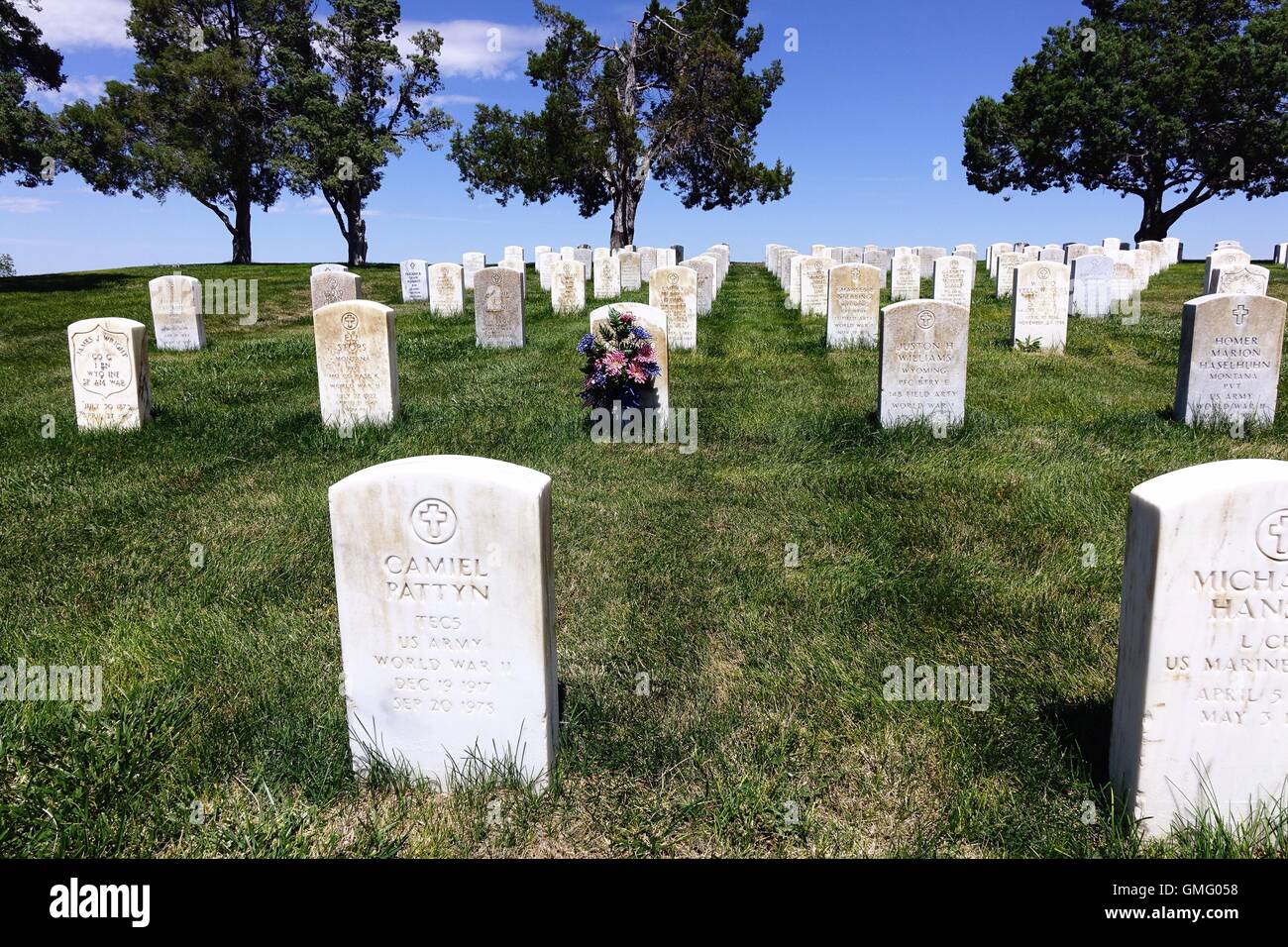 Pierres tombales militaires, Custer National Cemetery, Little Bighorn Battlefield National Monument, Montana Banque D'Images Pierres tombales militaires, Custer National Cemetery, Little Bighorn Battlefield National Monument, Montana Banque D'Images