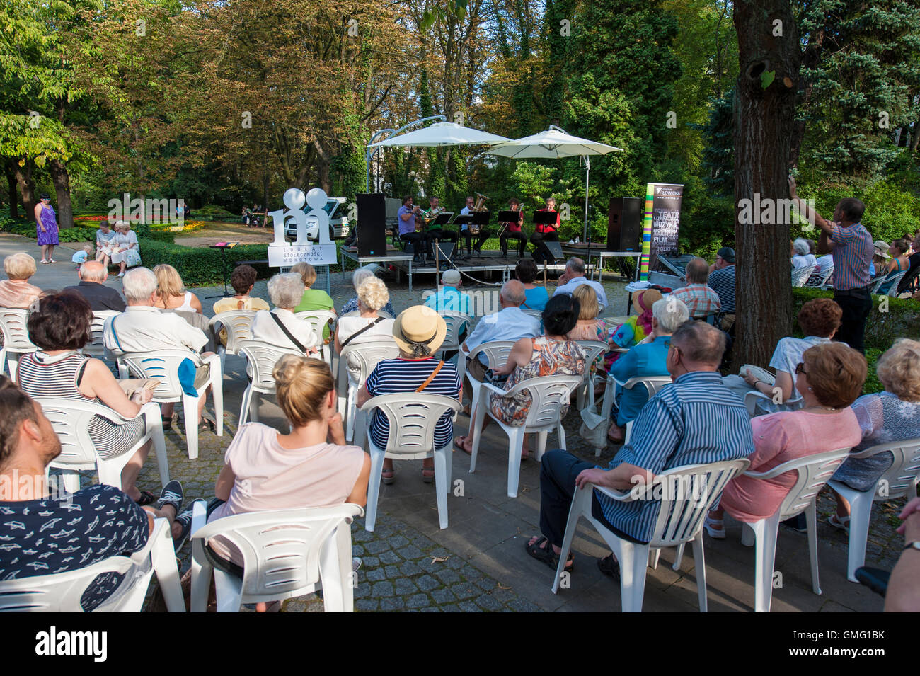 Un concert en plein air dans un parc à Varsovie, Pologne. Banque D'Images