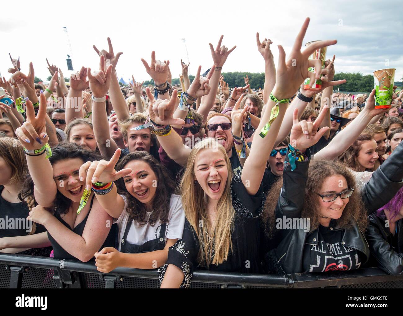 Festivaliers profiter de la Leeds Festival à Bramham Park, West Yorkshire. Banque D'Images