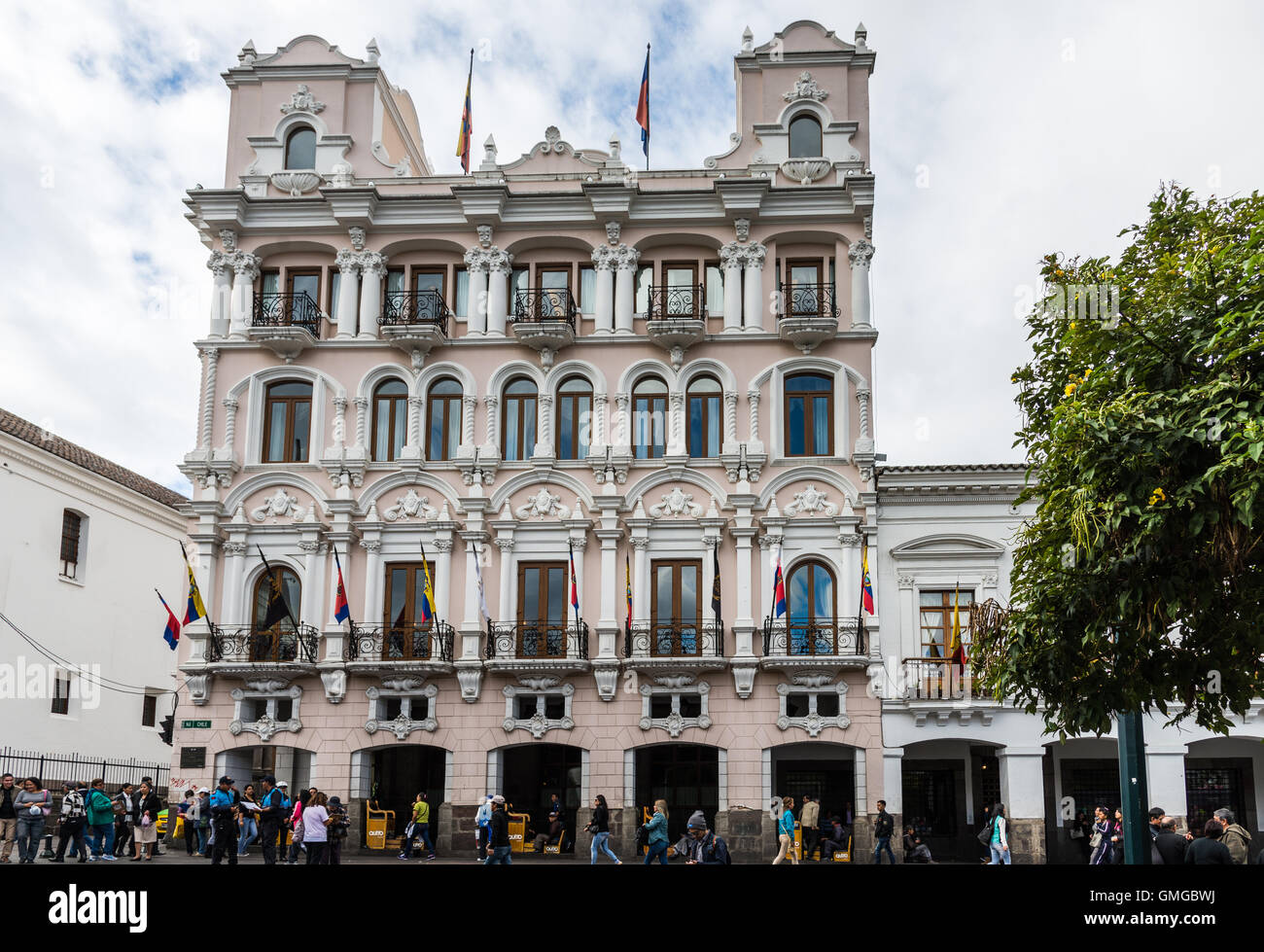 Palais de l'archevêque par la place de l'indépendance dans la vieille ville historique de Quito, Equateur. Banque D'Images