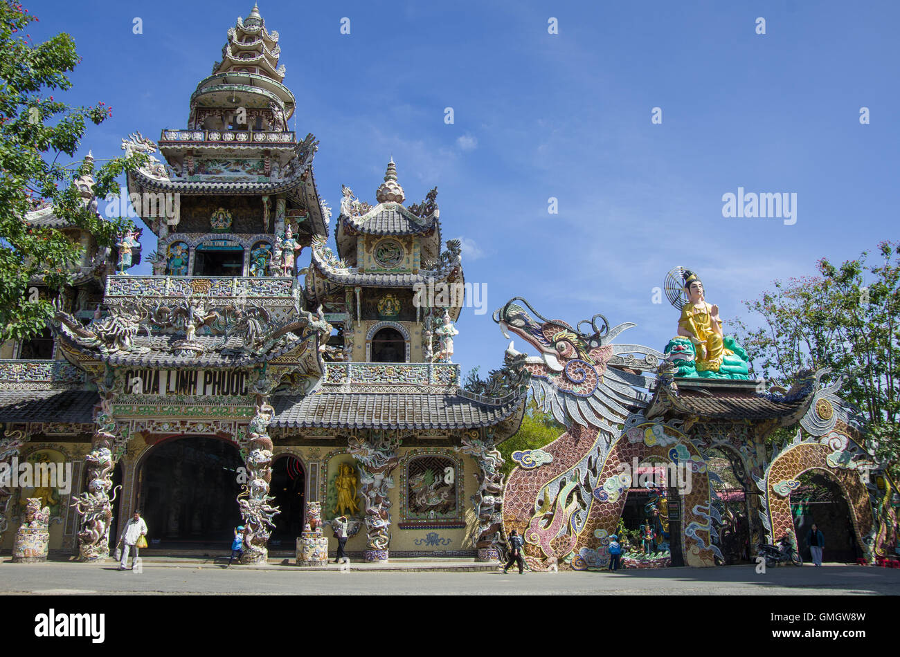 Dalat, Vietnam - 9 janvier, 2015. Mosaïque célèbre pagode Linh Phuoc à Da Nang City, Lam Dong Province, Vietnam. Banque D'Images