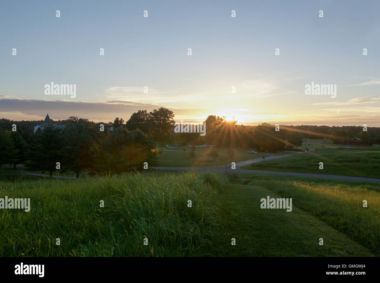 Tôt le matin, vue sur l'abbaye de Gethsemani, un monastère trappiste au Kentucky, au lever du soleil Banque D'Images