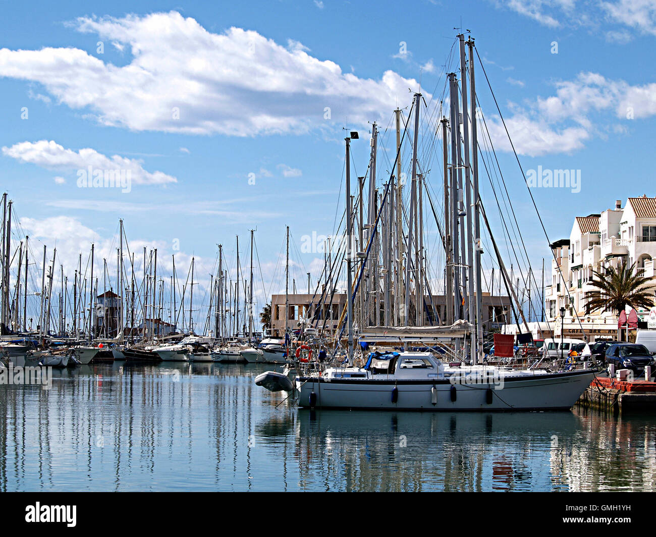 Bateaux ancrés dans le port Banque D'Images