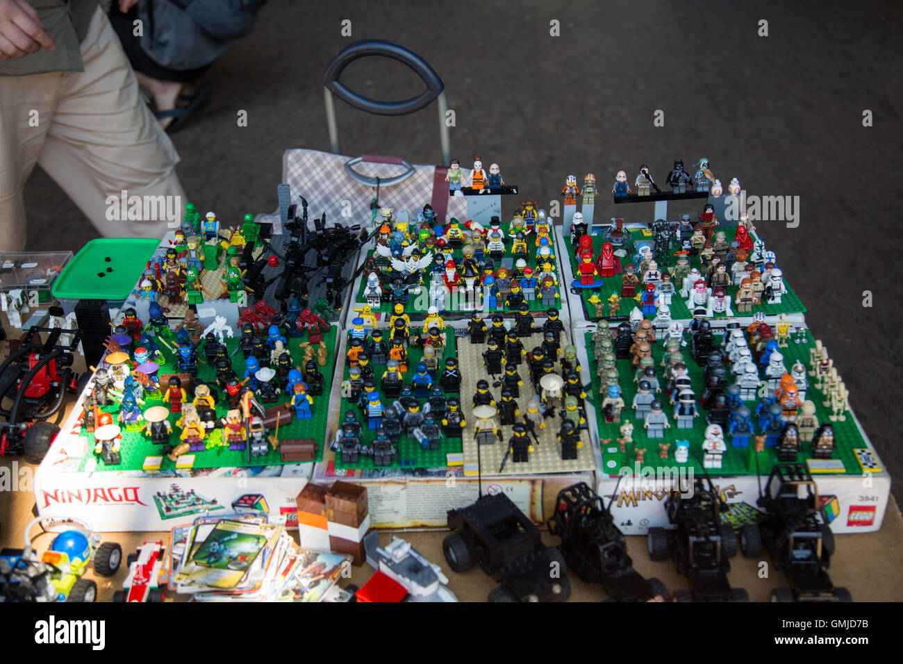 Lego en vente sur un stand au marché aux puces dans Bolhapiac PECSA City Park, Budapest Banque D'Images