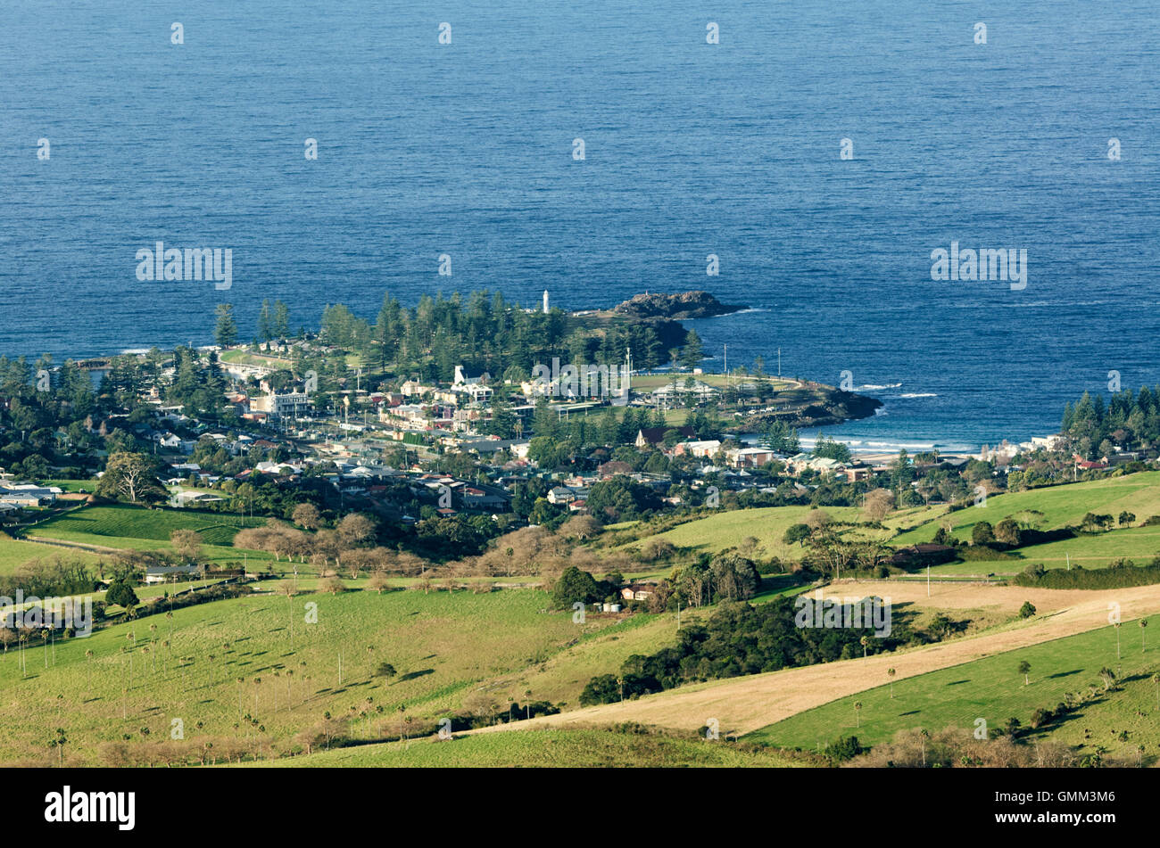 Vue de la petite ville côtière de Kiama vu de Saddleback Mountain, New South Wales, NSW, Australie Banque D'Images