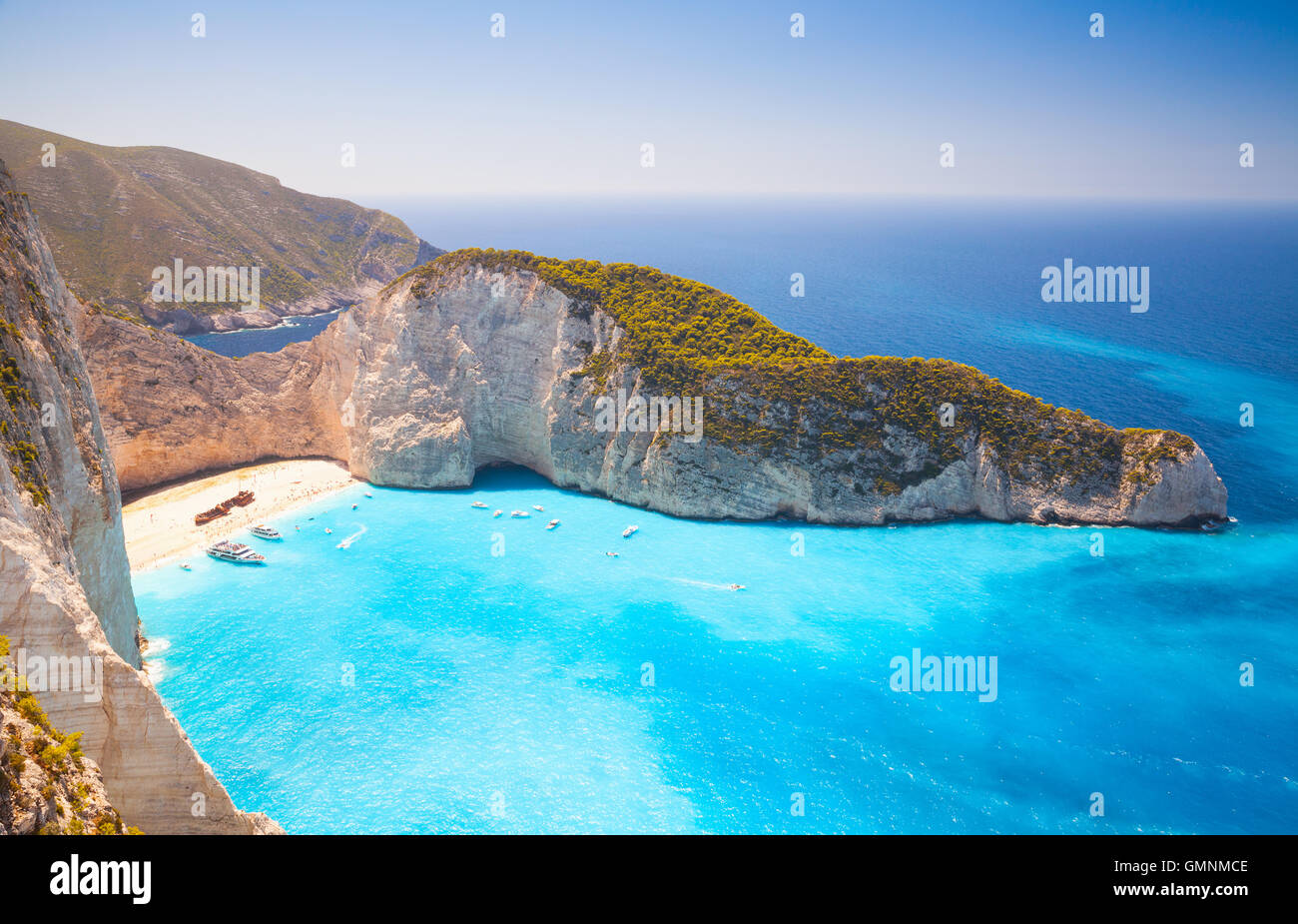 Plage de Navagio. Le plus célèbre monument de Zakynthos île grecque dans la mer Ionienne Banque D'Images