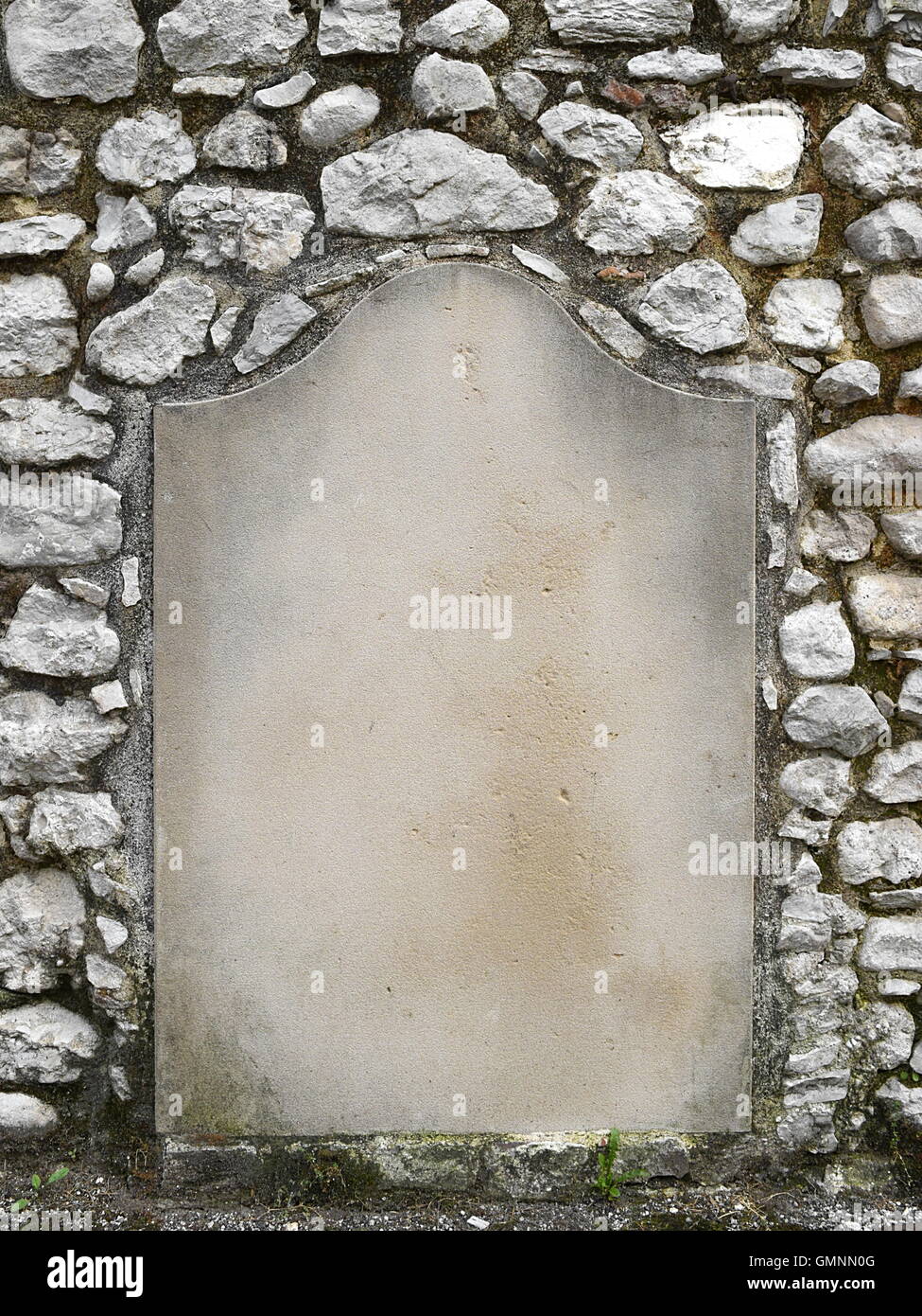 Close-up of niche béton gris sur fond de murs en pierre Banque D'Images